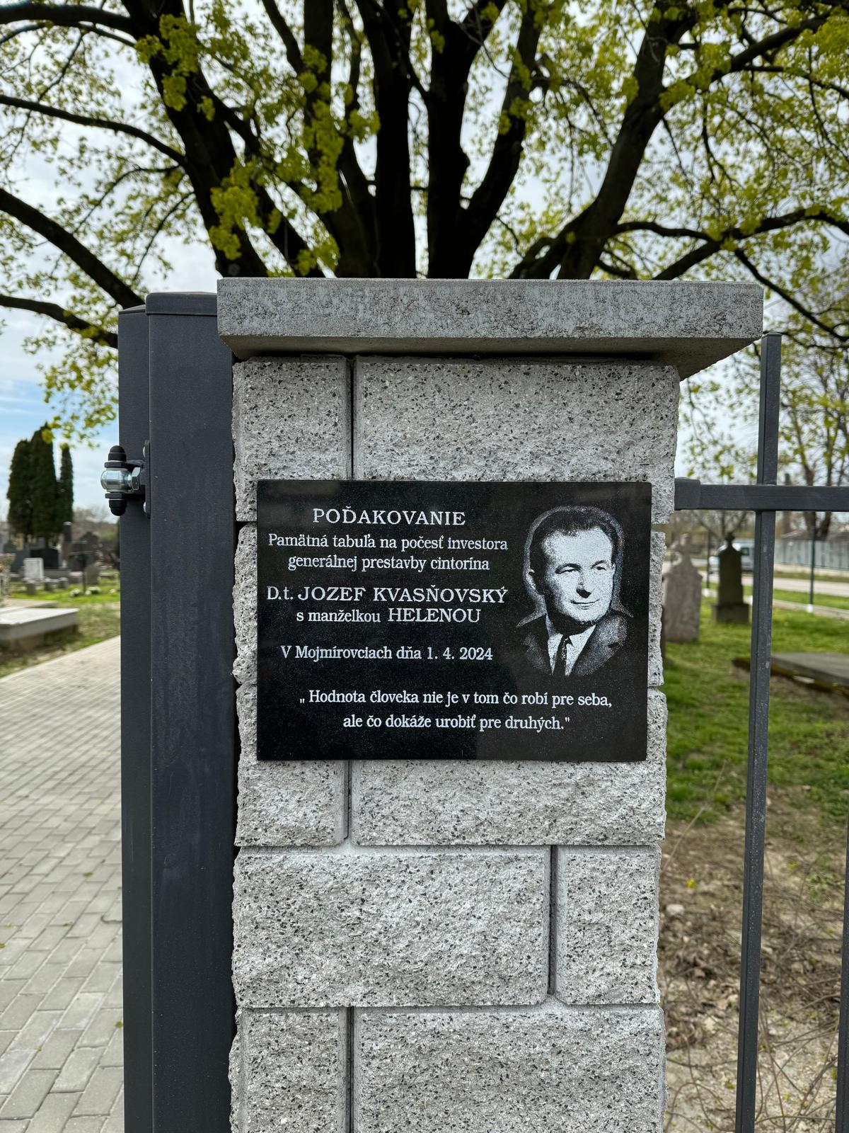 Tabuľka, text s gravírovaním, 